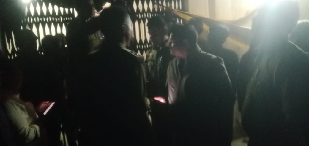 गोरखपुर में विवाद से मची अफरा-तफरी, भारी पुलिस फोर्स तैनात; जानें पूरा मामला