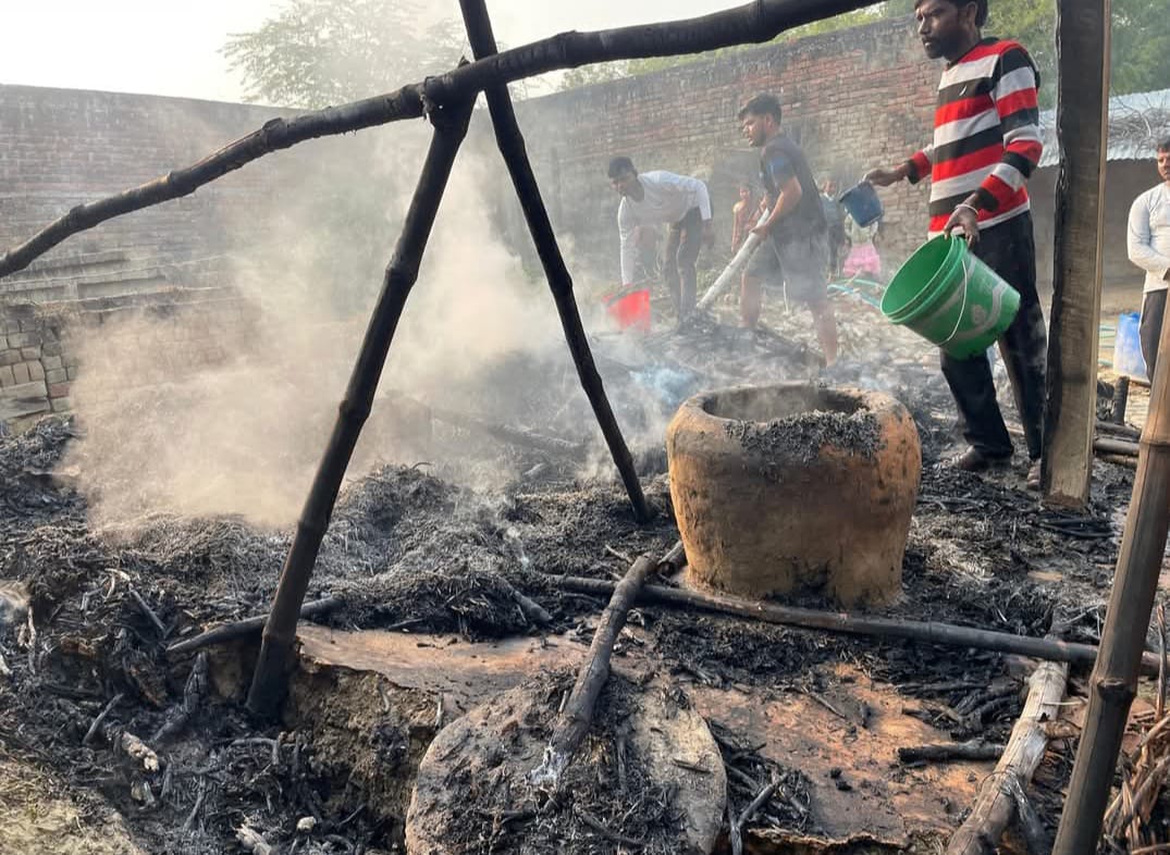 Raebareli Fire: आग की लपटों ने छीन लिया सब कुछ, गरीब परिवार बेघर