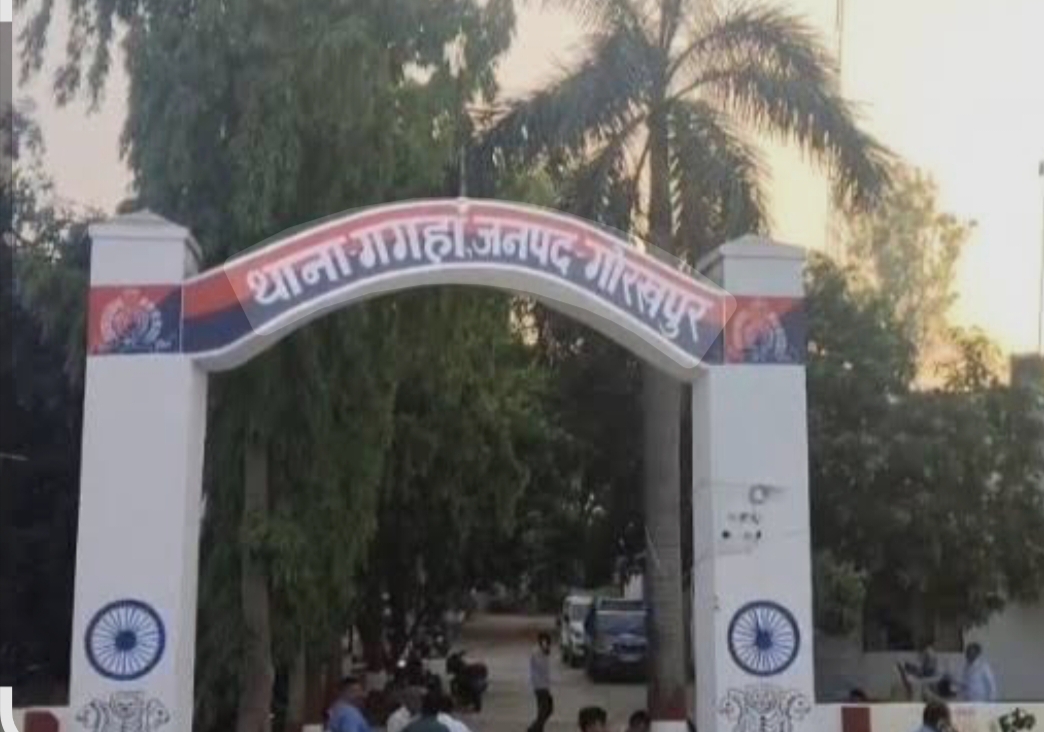 गोरखपुर: गगहा में हादसे के बाद जुटी भीड़, गिरफ्तारी को लेकर टीम गठित