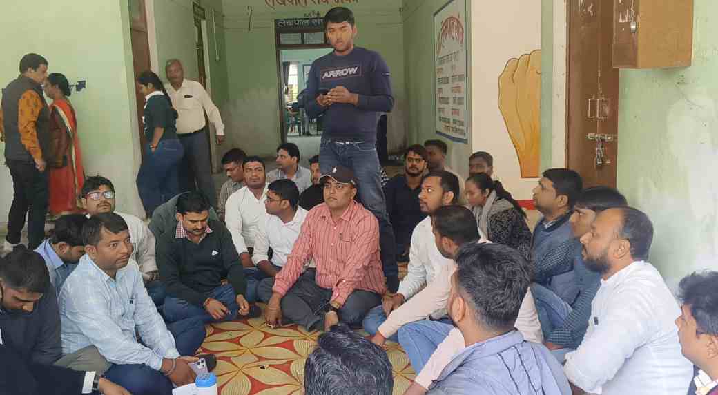 Gorakhpur News: लेखपाल संवर्ग की लम्बित मांगों पर गहरी नाराजगी,आंदोलन की चेतावनी