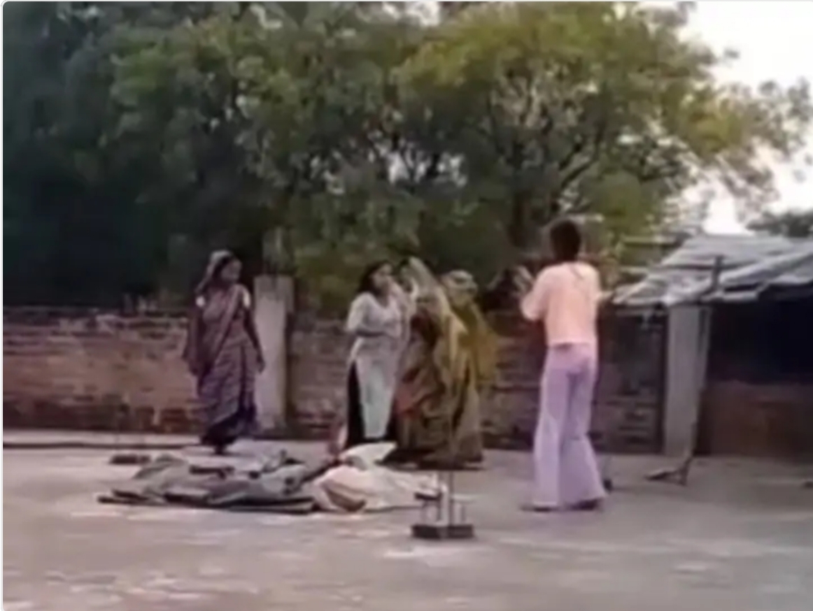 Fatehpur Clash: मकान विवाद में दो पक्षों की महिलाओं में मारपीट, वीडियो वायरल