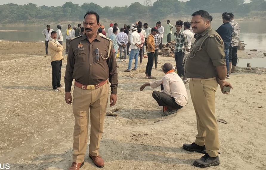 Gorakhpur News: लक्ष्मी प्रतिमा विसर्जन विवाद में बुजुर्ग की मौत, इलाके में तनाव, ऐसे सुलझा मामला