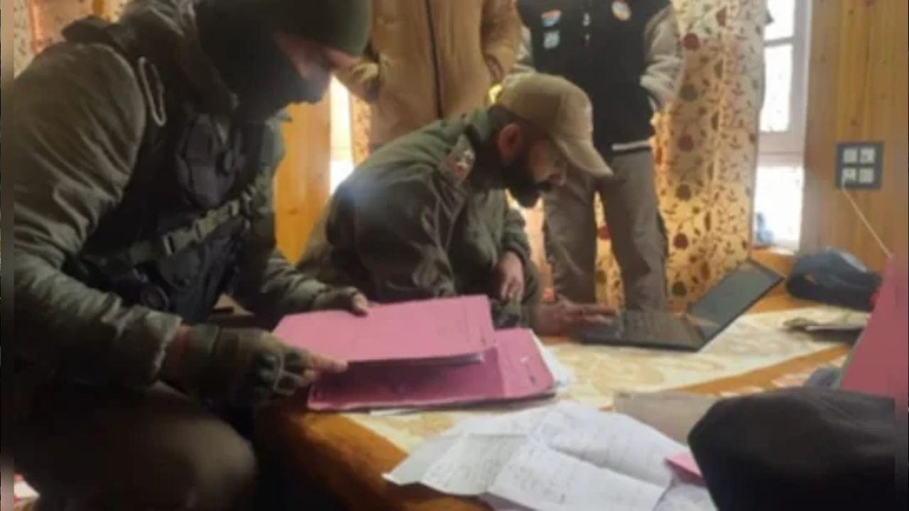 Terror Action: बड़ी आतंकी वारदात की थी तैयारी! जम्मू से 19 साल का संदिग्ध आतंकी गिरफ्तार