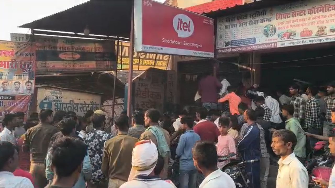 इलाज के नाम पर खिलवाड़: डॉक्टरों की लापरवाही से गर्भवती महिला की मौत, गुस्साए परिजनों ने जाम किया हाईवे