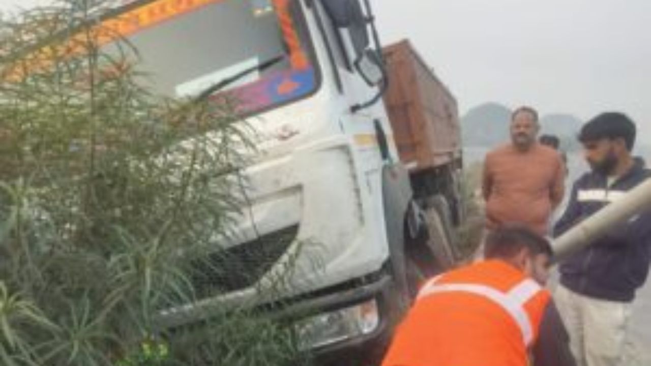 Kanpur Road Accident: इटावा नेशनल हाई-वे पर दर्दनाक हादसा, महिला की मौत