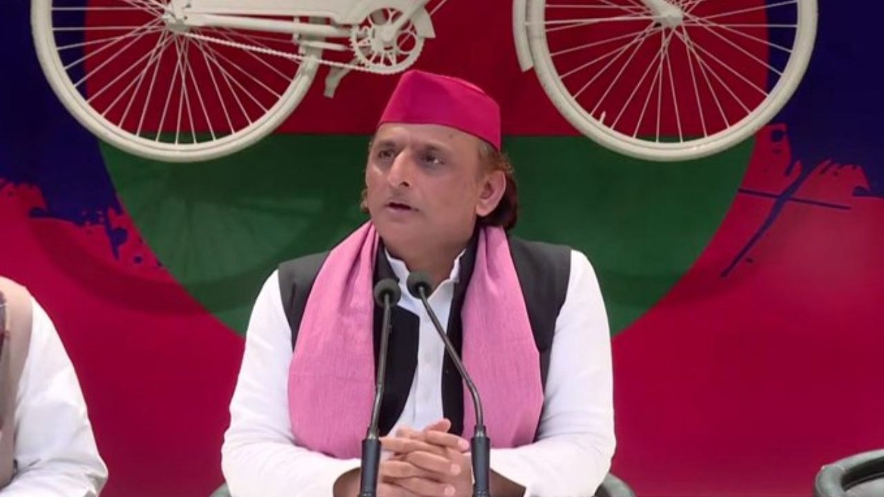 लखनऊ में बोले अखिलेश यादव- SIR के नाम पर आरक्षण और वोट का अधिकार छीनने की साजिश
