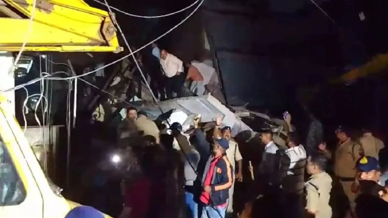 इंदौर में भीषण हादसा: बस खाई में गिरने से 3 यात्रियों की मौत, 38 घायल; सीएम ने किया मुआवजे का ऐलान