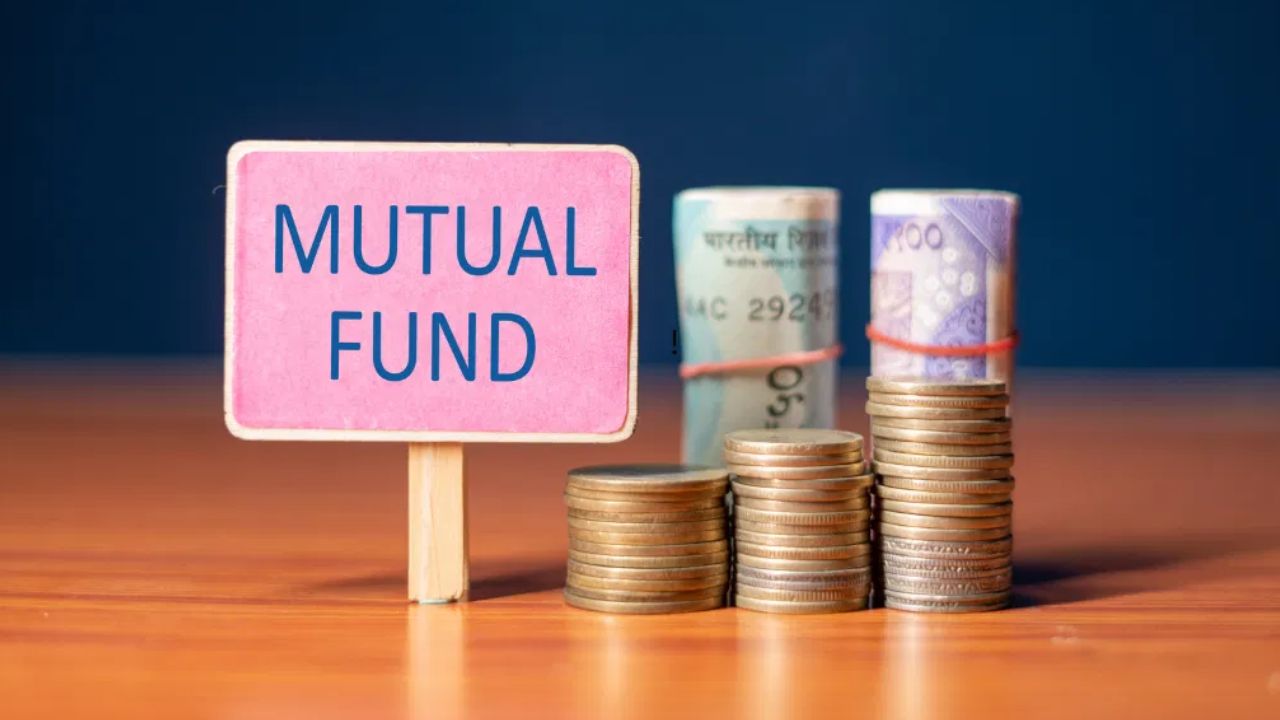 म्यूचुअल फंड्स में निवेश का माहौल गरम, अक्टूबर में बना नया रिकॉर्ड; जानें अब किधर है रुझान