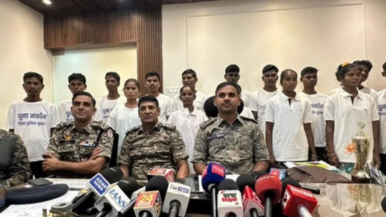 छत्तीसगढ़: सुकमा में 15 नक्सलियों ने सरेंडर किया, नौ पर ₹48 लाख का था इनाम