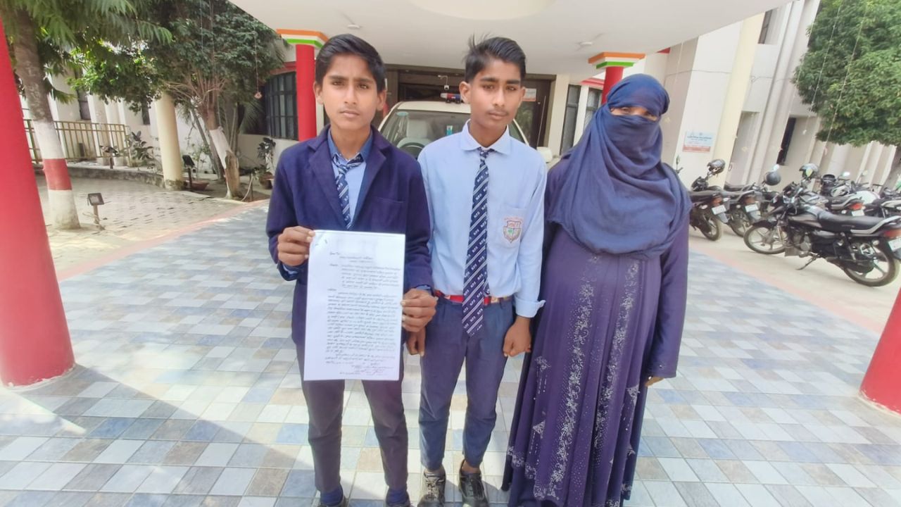 निचलौल में निजी विद्यालय के छात्रों को परीक्षा से भगाया, अभिभावक भड़के, मामला पहुंचा डीएम के पास