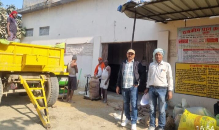 Gorakhpur News: गोला तहसील की 9 राइस मिलों में धान कुटाई ठप, सरकारी खरीद पर गहराया संकट