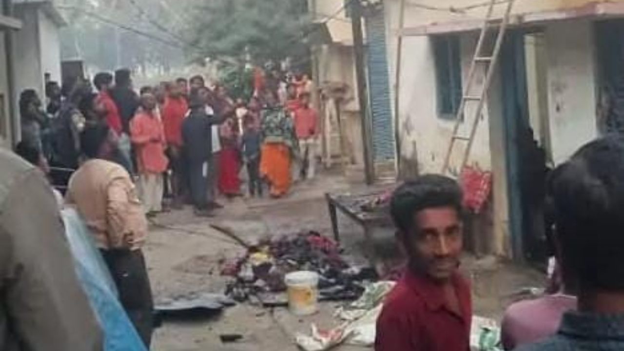 Maharajganj News: जन्मदिन के जश्न में डूबा था पूरा परिवार, अचानक आग की लपटों में समाया पूरा घर; दिल दहला देने वाला मामला