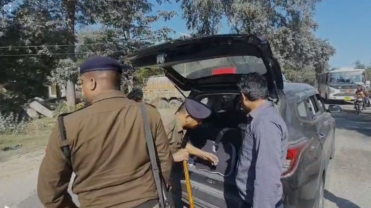 Ramnagar Traffic Police: चप्पे-चप्पे पर ट्रैफिक पुलिस की पैनी नजर, रामनगर में शुरू हुआ खास अभियान