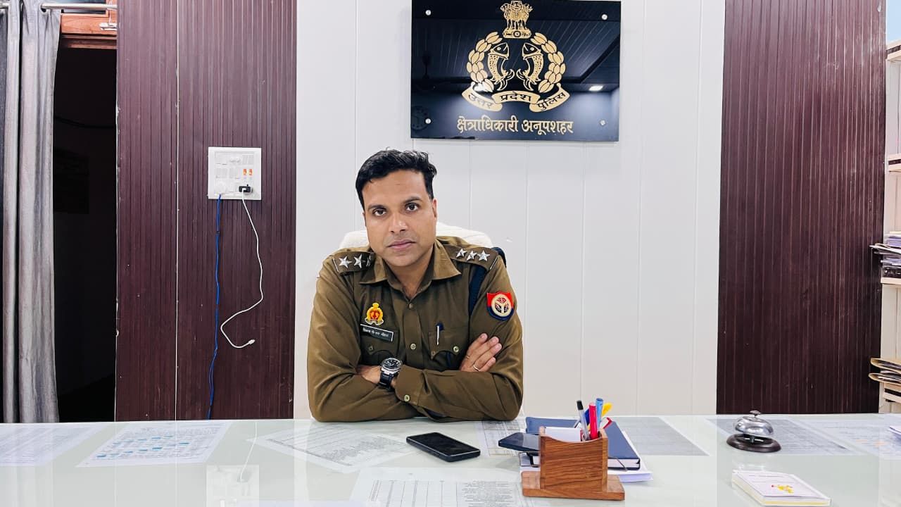 Bulandshahr News: अनूपशहर में नए क्षेत्राधिकारी ने संभाला कार्यभार, पदभार ग्रहण करते ही किया फ्लैग मार्च