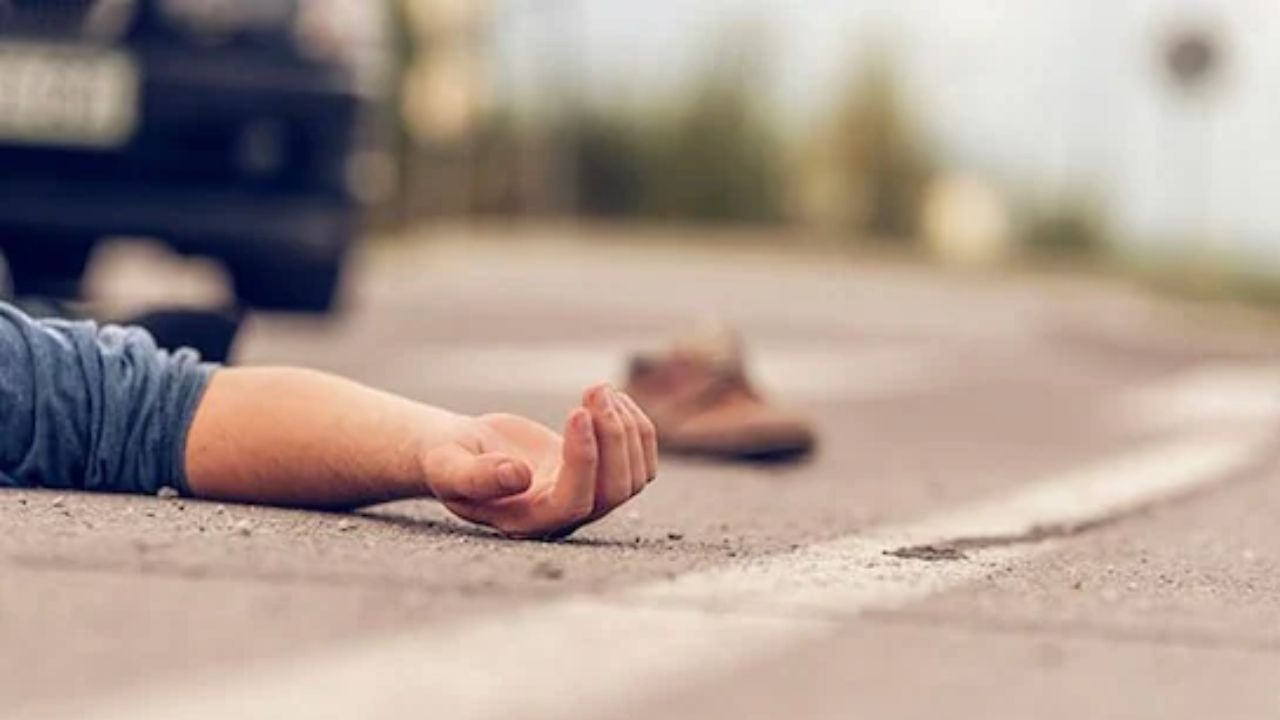 बलिया में दर्दनाक हादसा! डंफर की चपेट में आए दो सगे भाई, मौके पर मौत; गांव में मातम