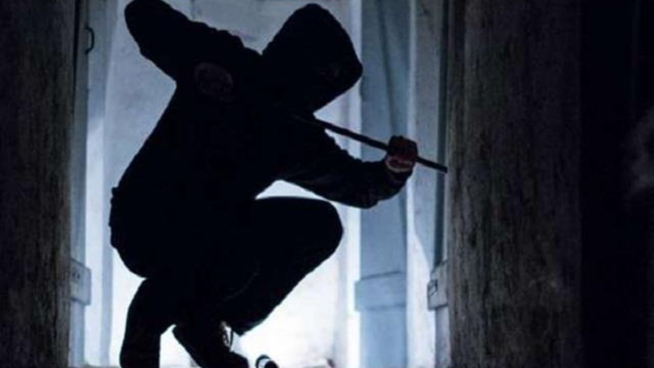 Kanpur Dehat Theft: कानपुर देहात में शातिर चोरों का आतंक, बंद मकान से लाखों के जेवरात पर हाथ किया साफ