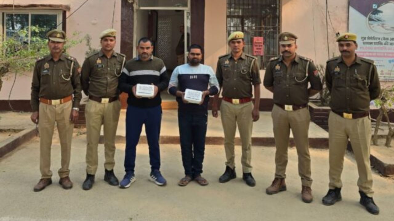 रायबरेली में ओवरलोड ट्रकों से वसूली में पुलिस की बड़ी कार्रवाई, दो दलाल गिरफ्तार, जानें पूरा मामला
