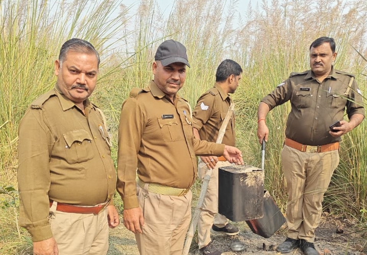 रायबरेली में आबकारी विभाग की छापेमारी, अवैध कच्ची शराब बरामद