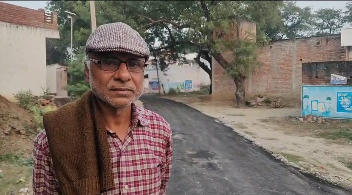 रायबरेली में नई नवेली सड़क 24 घंटे भी नहीं टिकी, निर्माण में भारी धांधली उजागर