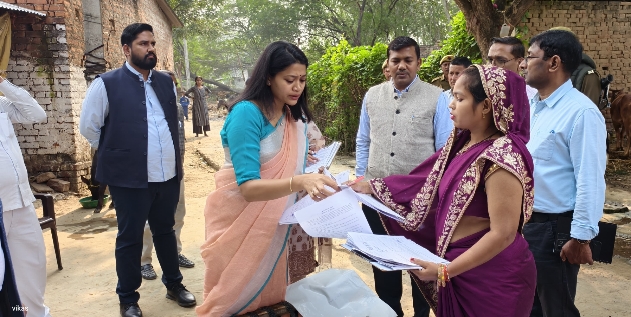 Raebareli DM ने SIR कार्यक्रम का किया औचक निरीक्षण, दिए ये निर्देश