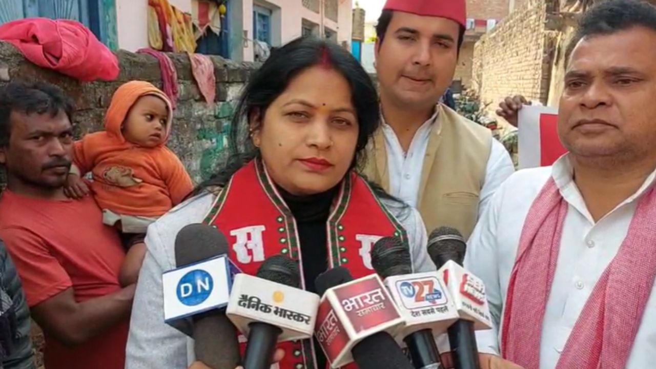 VIDEO: सपा का मतदाता सूची पुनरीक्षण अभियान, रॉबर्ट्सगंज क्षेत्र में जनसंपर्क अभियान के जरिए नाम जुड़वाने की पहल