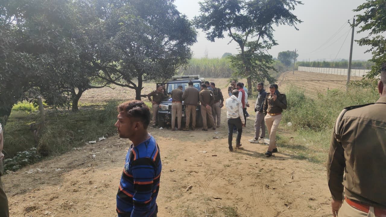 बुलंदशहर में सड़क के किनारे अचानक मिला ये क्या, मचा हड़कंप; जानें पूरा मामला