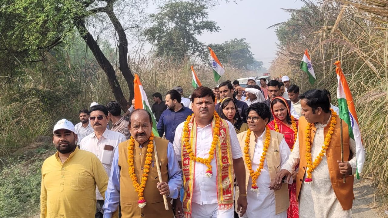 कानपुर देहात में लोगों ने एकजुट होकर निकाली शांतिपूर्ण पदयात्रा, की ये बड़ी मांग