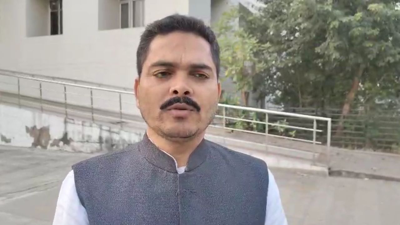 Banda News: इटवां खदान में अवैध खनन का खेल, ग्रामीणों में आक्रोश; प्रशासन पर उठे सवाल