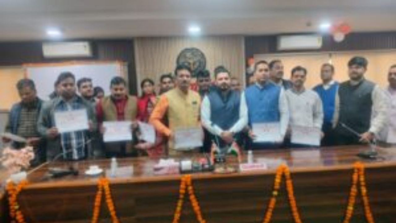 मतदाता सूची पुनरीक्षण में बेहतरीन काम, 28 बीएलओ को मिला सम्मान