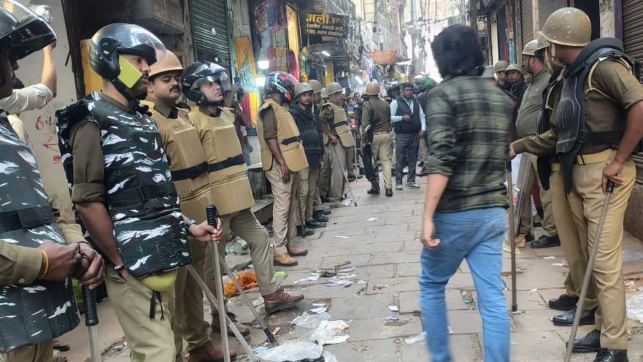 वाराणसी में दालमंडी चौड़ीकरण विवाद तेज, विरोध करने वाले 32 लोगों पर केस; 187 मकानों पर अगली कार्रवाई तय