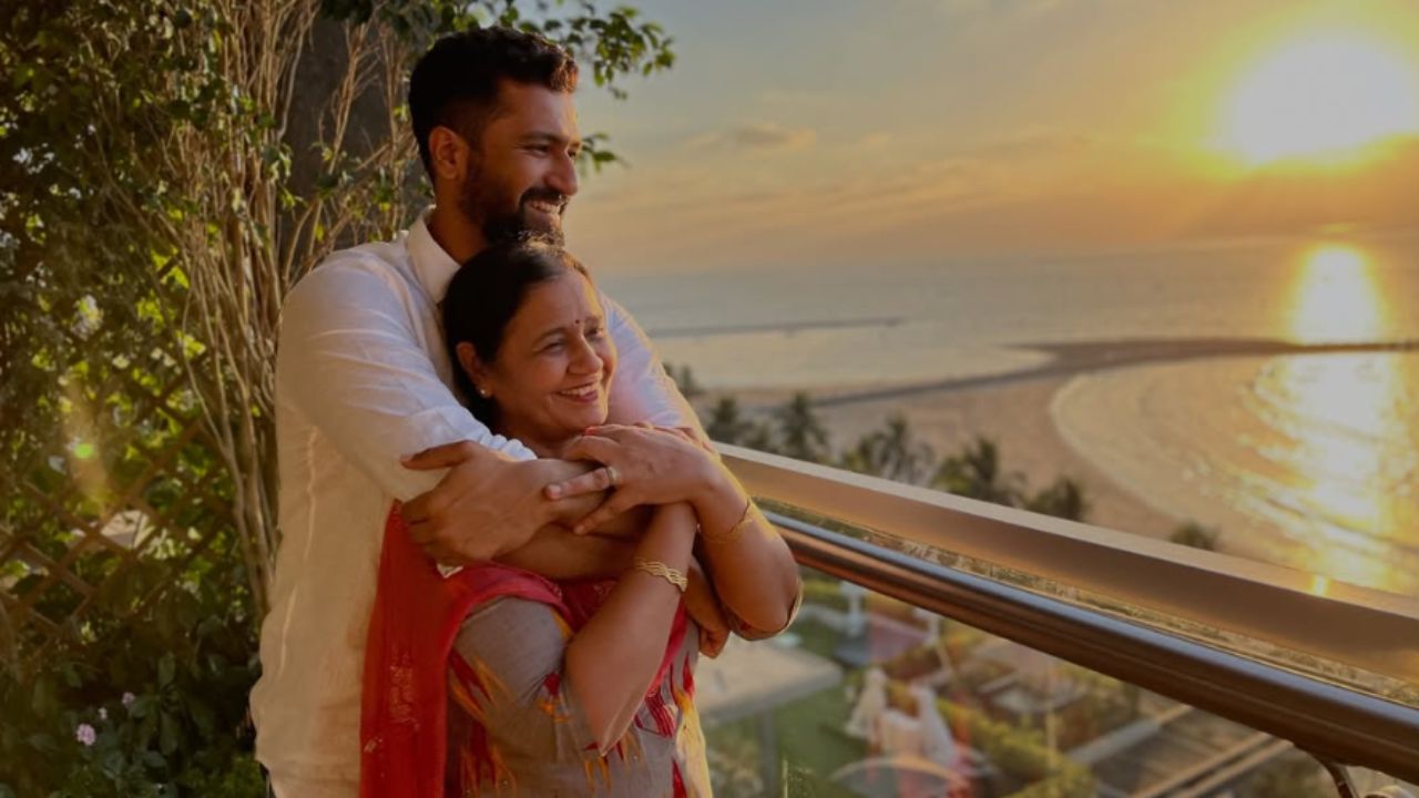 विक्की कौशल ने मां को दिया इमोशनल बर्थडे सरप्राइज, जानिए सनी ने कैसे जताया प्यार