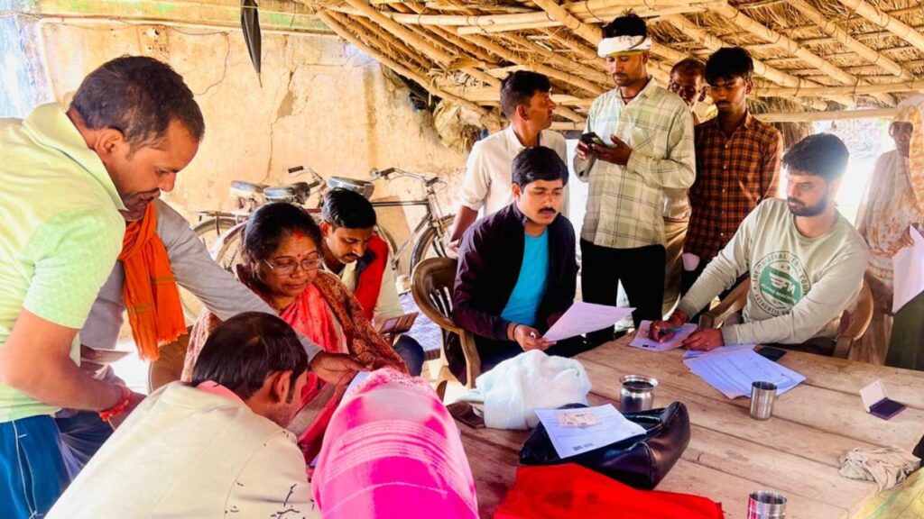 Leader Jaisingh Pratap Yadav getting the form filled