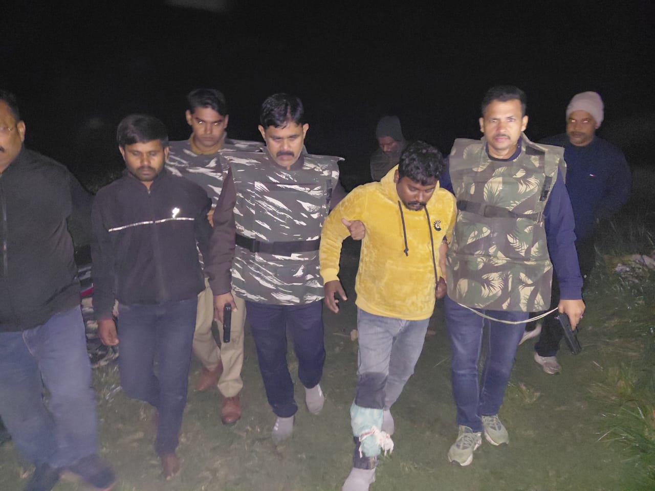 Maharajganj: बाइक चोर गिरोह और पुलिस के बीच मुठभेड़, दो गिरफ्तार; कई चोरी की बाइक बरामद