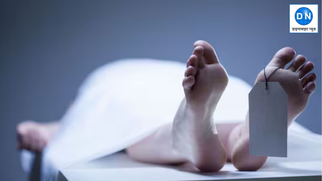 ​​Deoria में सड़क किनारे गिर पड़े कृषि विभाग के कर्मचारी, अस्पताल ले गए तो डॉक्टर बोले- I Am Sorry