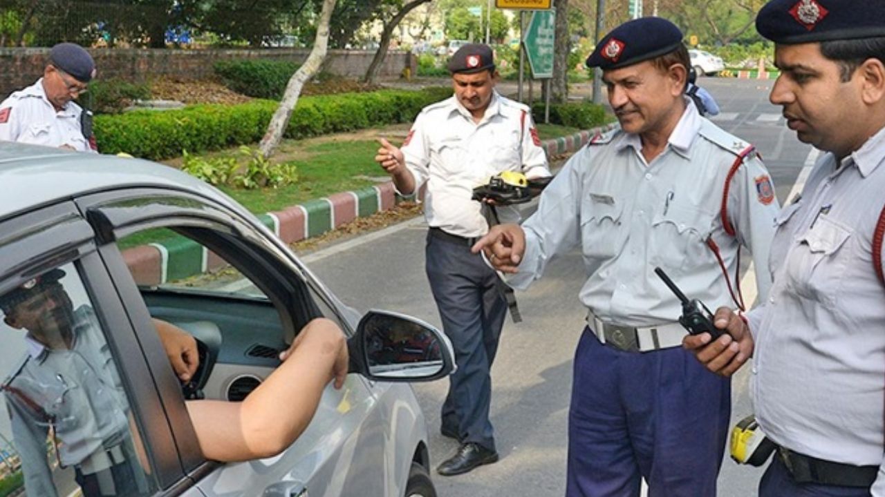 दिल्ली में सफर करने वालों हो जाओ सावधान! आज से इन वाहनों की नहीं होगी एंट्री