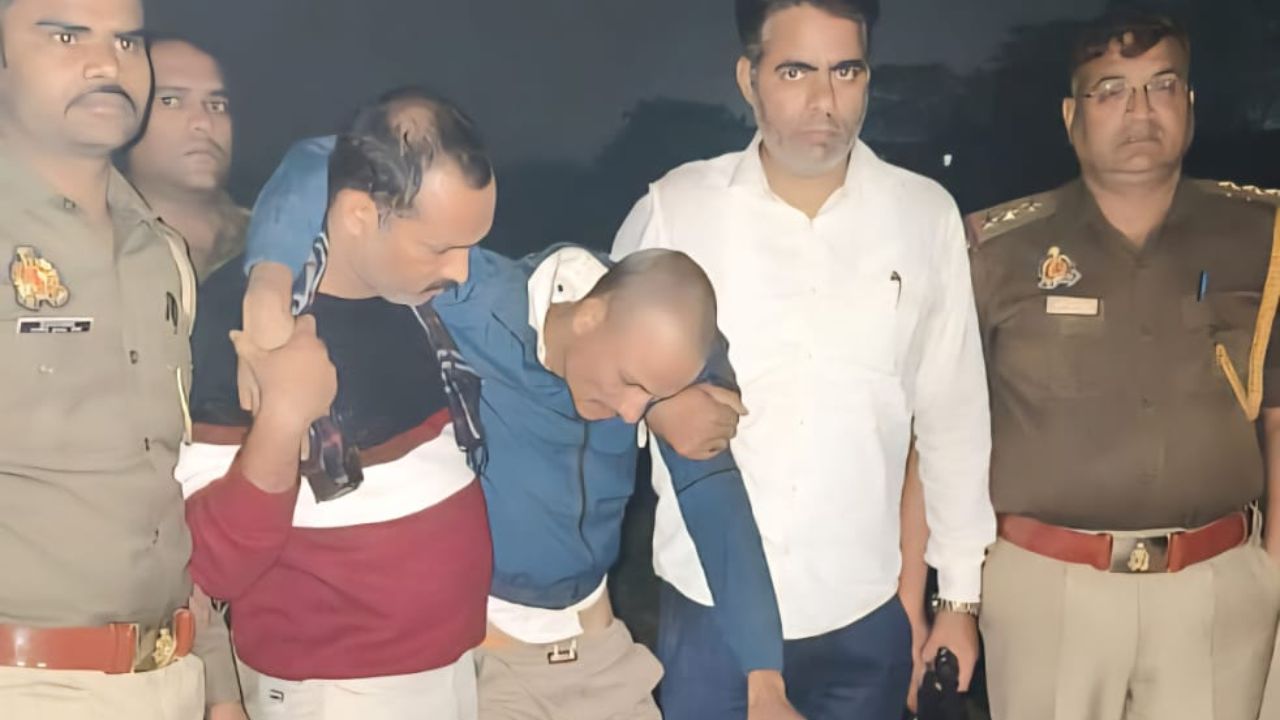 देवरिया में फिर गूंजी गोलियां: पुलिस मुठभेड़ में कुख्यात असलहा तस्कर गिरफ्तार, अवैध असलहे बरामद