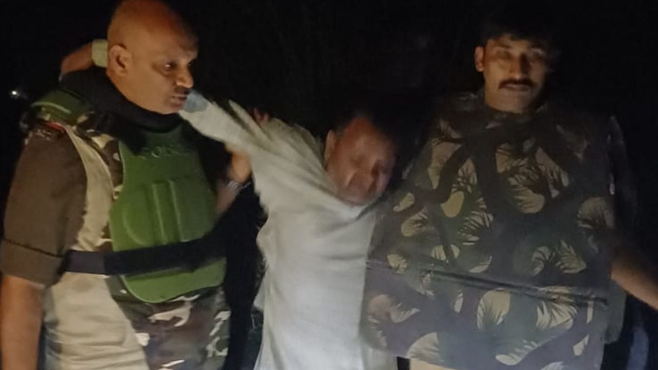 देवरिया में असलहा तस्कर से मुठभेड़, पुलिस की जवाबी कार्रवाई में घायल आरोपी गिरफ्तार
