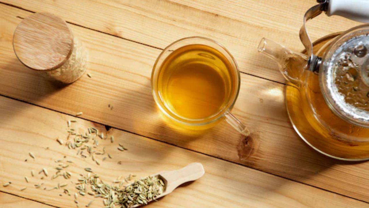 सौंफ की चाय पीने से पेट तुरंत आराम महसूस करता है। यह गैस, ऐंठन और बदहजमी जैसी समस्याओं को जल्दी दूर करती है। (Img source: Google)