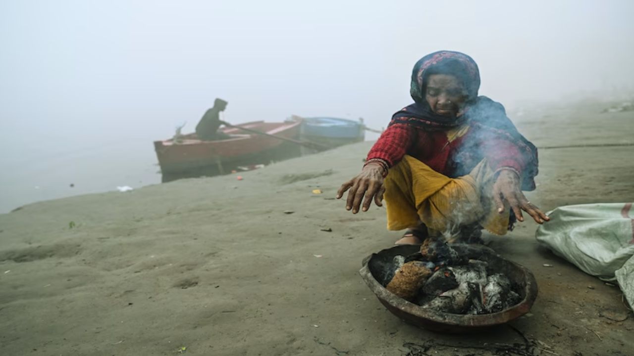 27, 28 और 29 नवंबर को पूरे प्रदेश में मौसम शुष्क रह सकता है। इस अवधि में रात और सुबह कोहरा बढ़ेगा और ठंडक और महसूस होगी। 30 नवंबर और 1 दिसंबर को सुबह के समय कई इलाकों में मध्यम से घना कोहरा फैल सकता है। दृश्यता कम होने की वजह से यात्रियों को सतर्क रहने की सलाह दी गई है। (Img: Google)