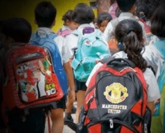 गोरखपुर में सनसनी: पढ़ने निकलीं दो सगी नाबालिग बहनें गायब, पूरे इलाके में दहशत!