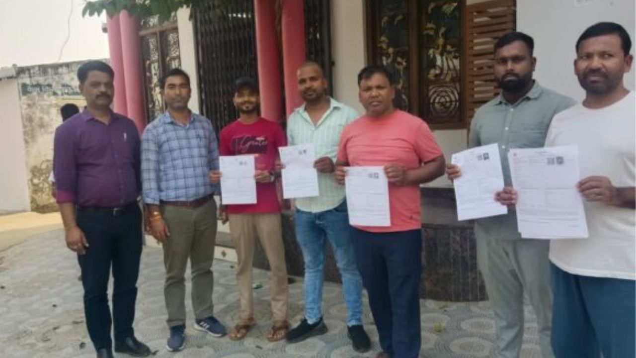 मतदाता सूची पुनरीक्षण अभियान में तेजी, पिपराइच विधानसभा में घर-घर वितरित हो रहे गणना प्रपत्र