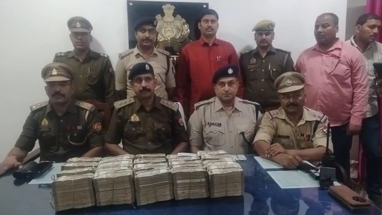 Gorakhpur News: संदिग्ध व्यक्ति के सूटकेस से 99 लाख 9 हजार रुपये बरामद; जांच में जुटी इनकम टैक्स टीम