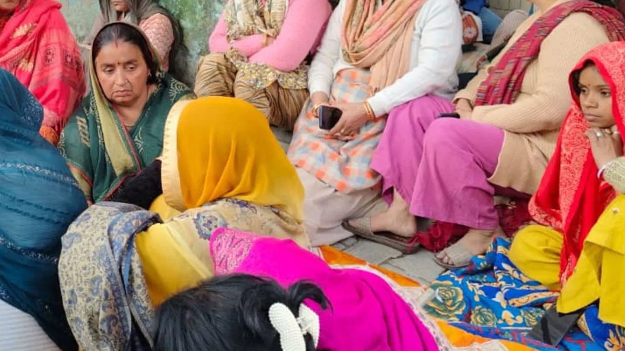 Ghaziabad: फांसी पर लटका मिला युवक का शव, बहन बोली- गर्लफ्रेंड मेरे भाई को खा गई