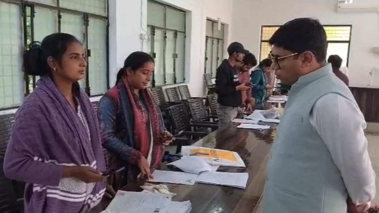 DM taking information at the form submission centre