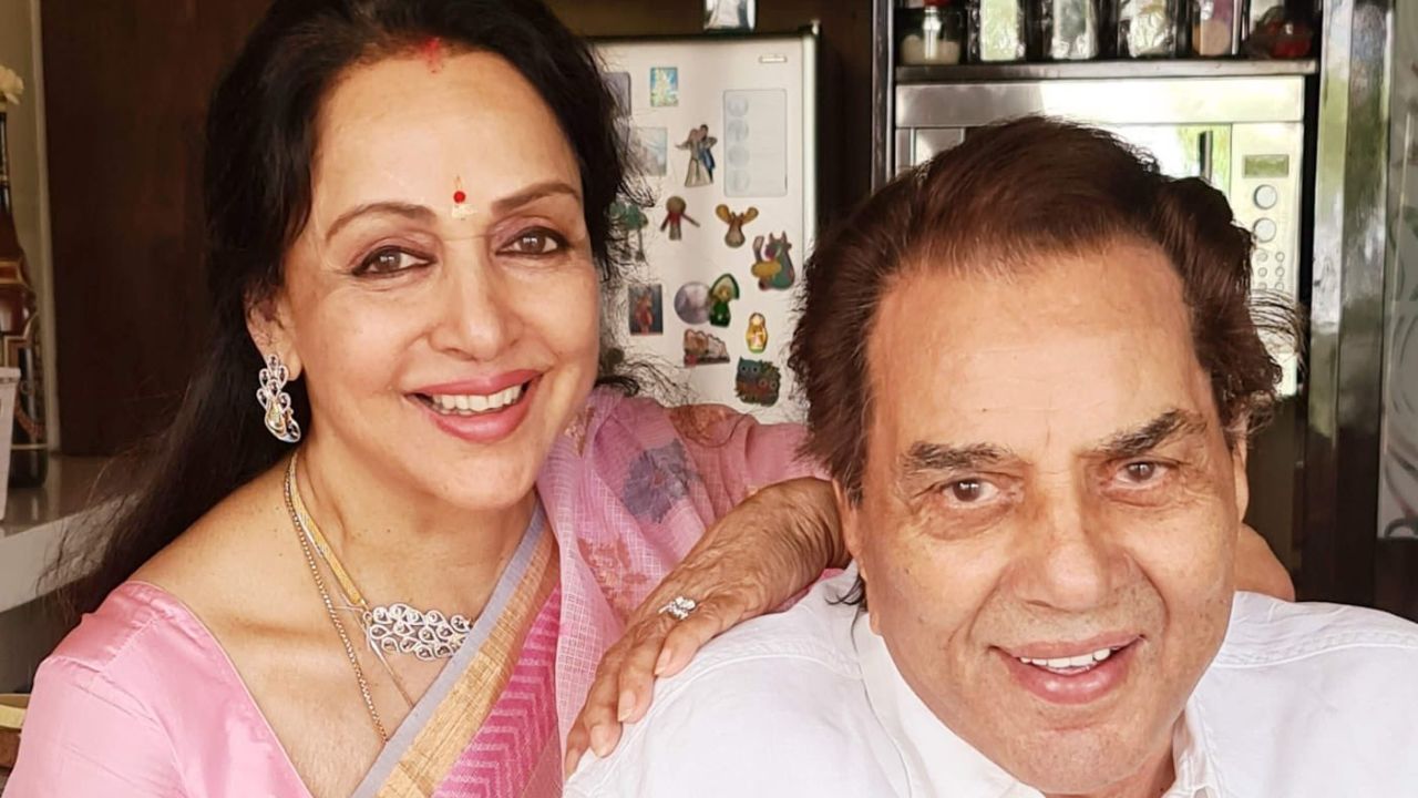 एक्ट्रेस ने दर्द जताते हुए कहा कि धर्मेंद्र का जाना उनके जीवन में ऐसा खालीपन छोड़ गया है, जिसे कभी भरा नहीं जा सकेगा।