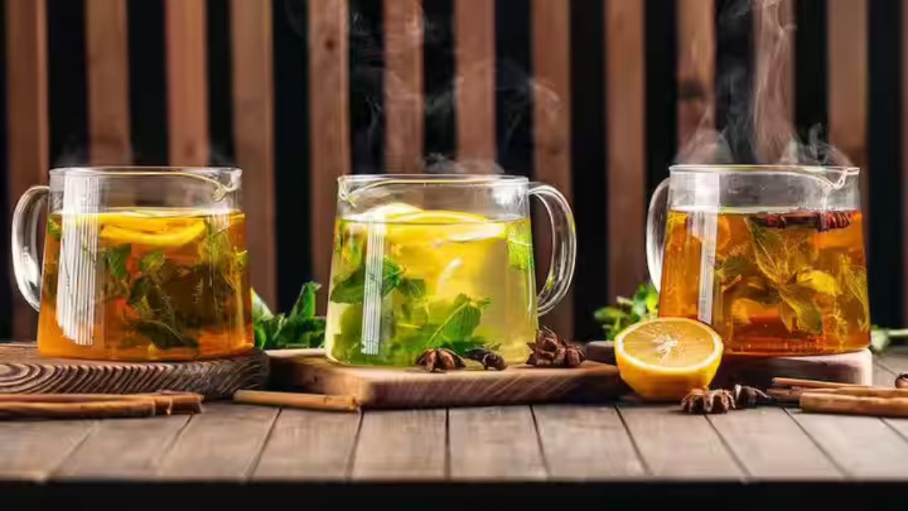 हर्बल चाय का सबसे बड़ा फायदा यह है कि इनमें कोई केमिकल नहीं होता। इसलिए यह हर उम्र के लोगों के लिए सुरक्षित होती हैं। (Img source: Google)