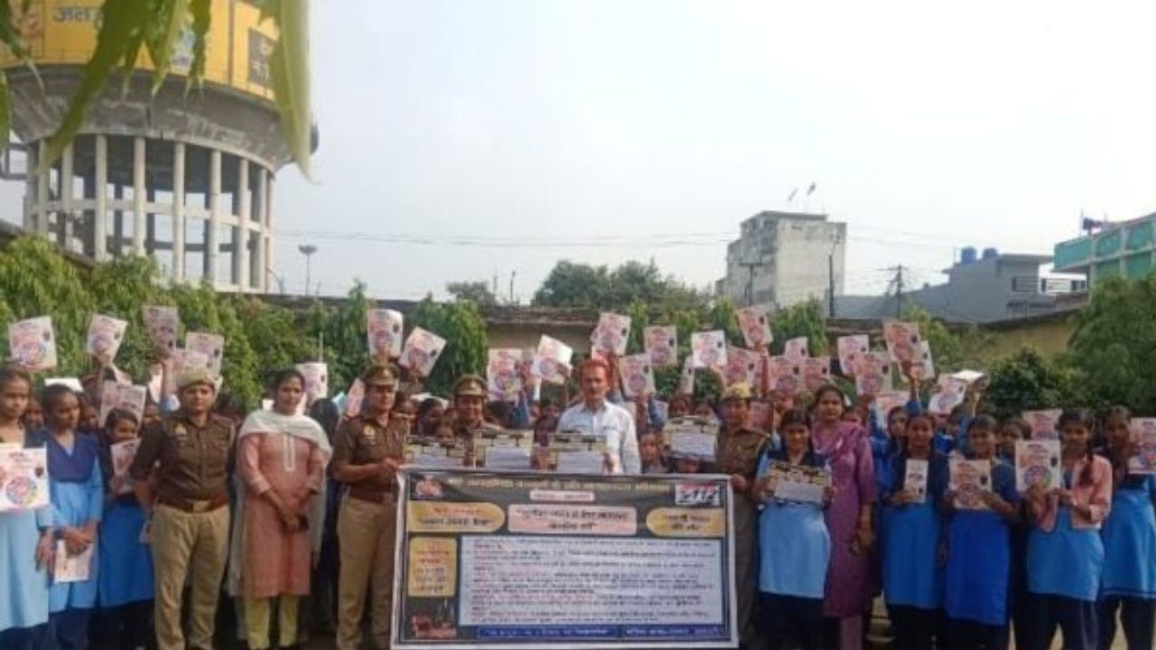 बाराबंकी के कॉलेजों में NCL जागरूकता अभियान, यूपी पुलिस ने सिखाया अधिकारों और साइबर क्राइम का पाठ