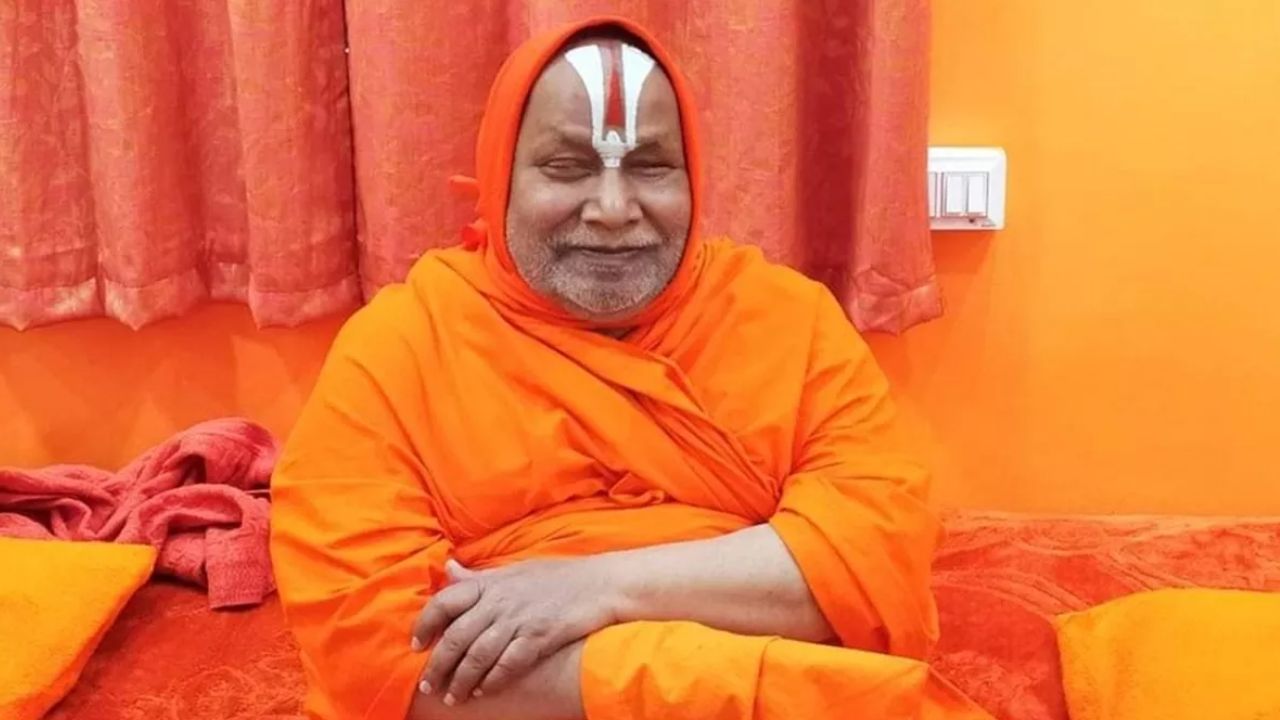 जगद्गुरु रामभद्राचार्य ने पत्नी को बताया “आनंद का साधन”, Husband के बारे में बोली ऐसी बात, आप भी हो जाओगे हैरान