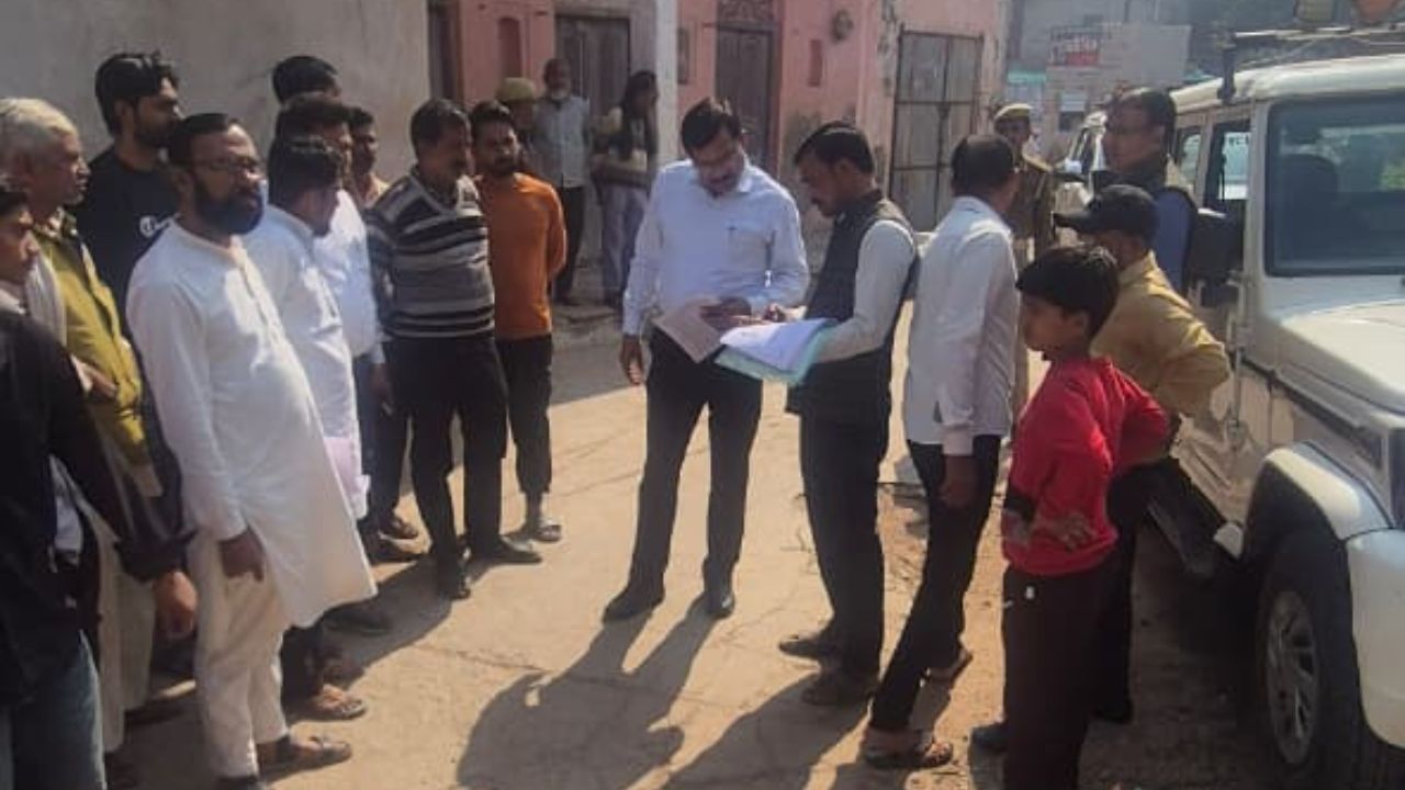 Jalaun News: DM ने SIR-2026 अभियान का लिया जायजा, बोले- हर पात्र नागरिक का नाम…