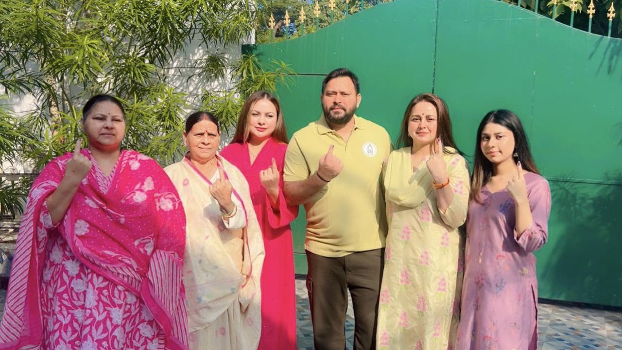 Lalu Yadav's family casts their votes